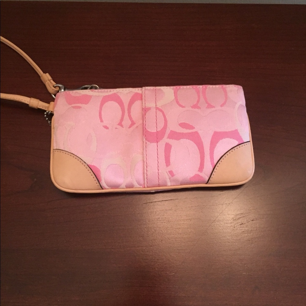๐๐ Coach Wristlet ๐๐ - Picture 4 of 8